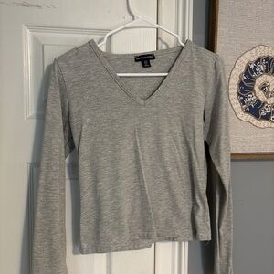 PrettyLittleThing Light Gray V-Neck Long Sleeve Top